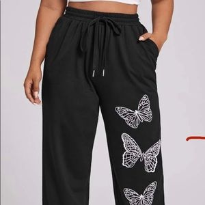 Shein beautiful black and white butterfly sweat pants🖤🤍